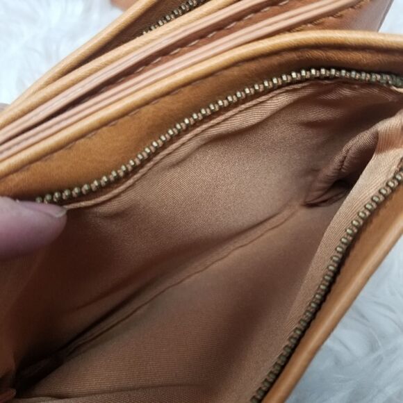 UNIVERSAL THREADS FAUX LEATHER CROSSBODY BAG - Picture 6 of 11